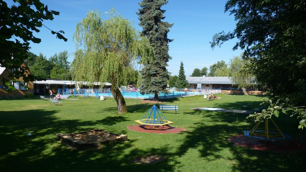 Camping Roznov Hotel Rožnov pod Radhoštěm Buitenkant foto