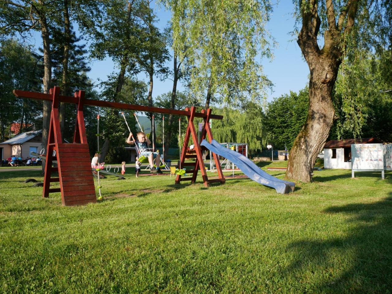 Camping Roznov Hotel Rožnov pod Radhoštěm Buitenkant foto