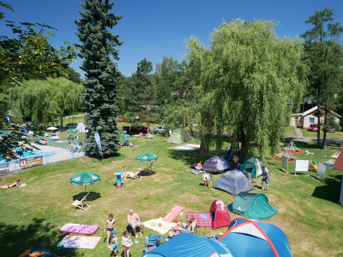 Camping Roznov Hotel Rožnov pod Radhoštěm Buitenkant foto